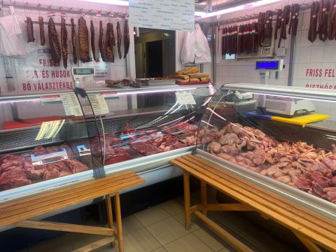 Eladó Üzlethelyiség 2335 Taksony , Taksony központ