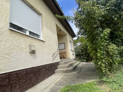 Eladó Ház 6000 Kecskemét Kecskeméten a Máriavárosban egyszintes ház eladó!