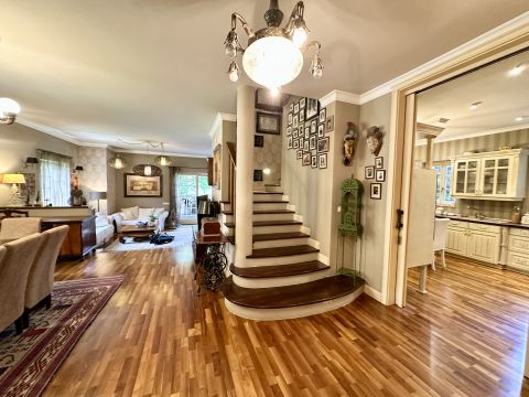 Kiadó Ház 2000 Szentendre , Bükkös part, Szentendre központi részén