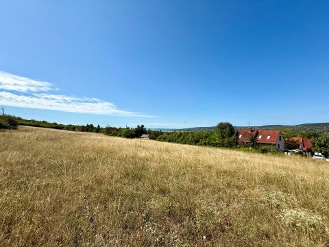 Eladó Telek 8175 Balatonfűzfő Csendes kertváros övezetben, balatoni részpanorámás telek