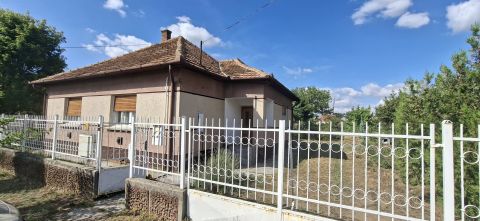 Eladó Ház 6078 Jakabszállás , Jakabszállás központjához közel nappali + szobás ház