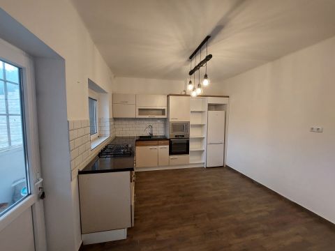 Eladó Ház 7174 Kéty Részben felújított tégla ház