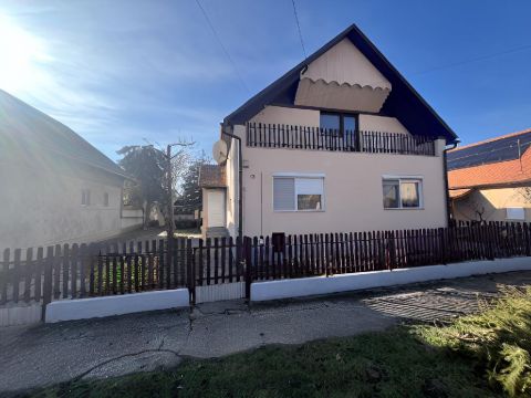 Eladó Ház 4100 Berettyóújfalu , 4100 Berettyóújfalu, Morotva