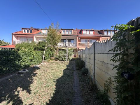 Eladó Ház 6500 Baja , Alvég kedvelt részén kétgenerációs sorház