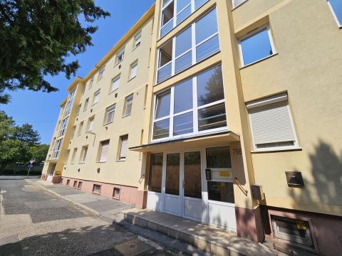 Eladó Lakás 9024 Győr , Nádorvárosi felújított