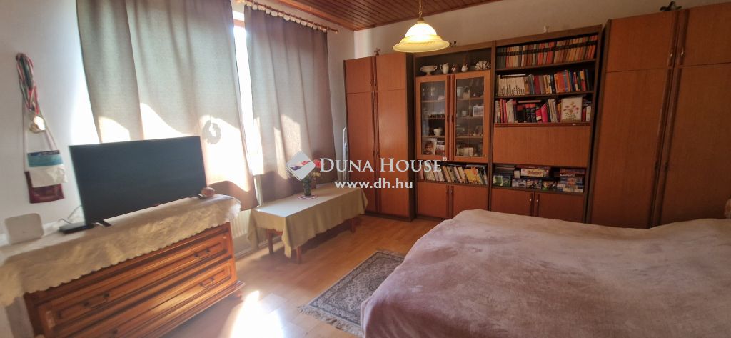 8640 Fonyód , Balaton-központ közeli családi ház — 1/26