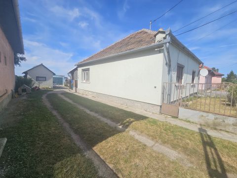 Eladó Ház 9072 Nagyszentjános , Hunyadi Mátyás Általános Iskola
