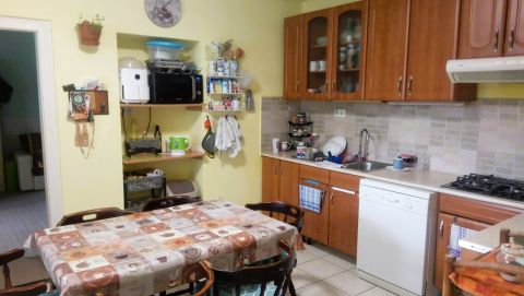 Eladó Ház 2525 Bajna Központhoz közeli, zsák utca