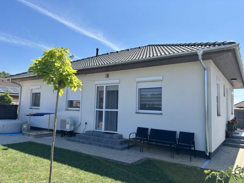 Eladó Ház 6000 Kecskemét , Nappali + 4 szobás igényes otthon ELADÓ!