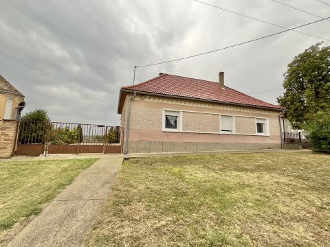 Eladó Ház 7135 Dunaszentgyörgy , Központi lokáció