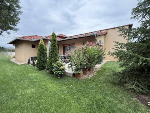 Eladó Ház 6000 Kecskemét , SZINTELTOLÁSOS, NAPPALI + 3 SZOBÁS,2 FÜRDŐSZOBÁS CSALÁDI HÁZ