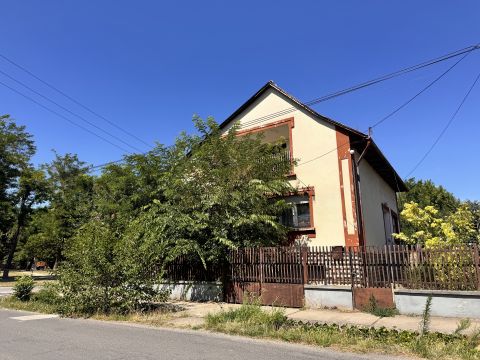 Eladó Ház 2314 Halásztelek , családi ház, saroktelken