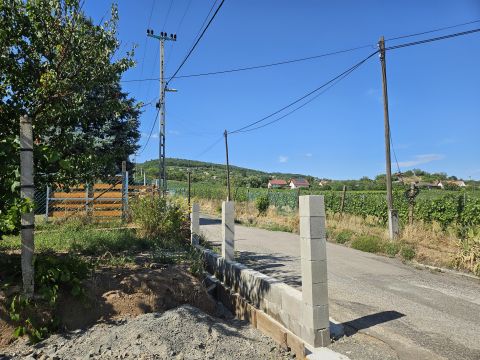 Eladó Telek 7634 Pécs , Pécs Egyetemi Borászat közelébeb, a Kutató dűlőben