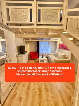 Eladó Lakás 1075 Budapest 7. kerület , felújított állógalériás garzon a Deák tér közelében 