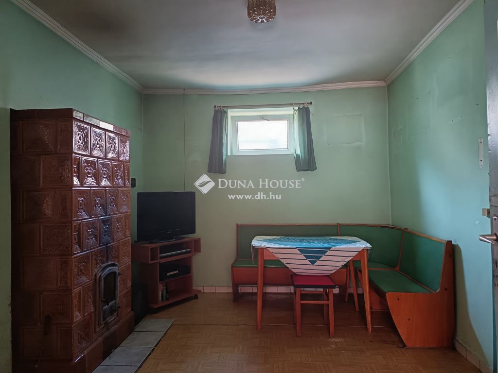 8151 Szabadbattyán , központban — 1/12