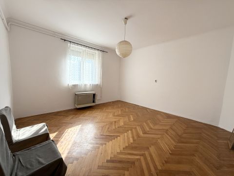 Eladó Lakás 1101 Budapest 10. kerület X. Pöttyös utcai metrónál, 1 szobás, 34m2-es lakás.