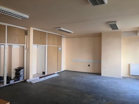 Eladó Üzlethelyiség 4400 Nyíregyháza , Körút mellett