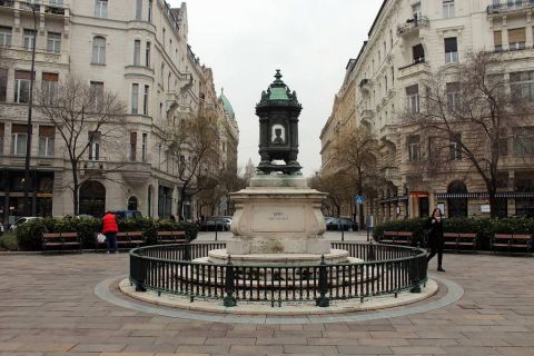 Eladó Üzlethelyiség 1054 Budapest 5. kerület 