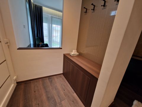 Kiadó Lakás 6000 Kecskemét Piac közelében 1. emeleti GYÖNYÖRŰ, bútorozott lakás, garázs