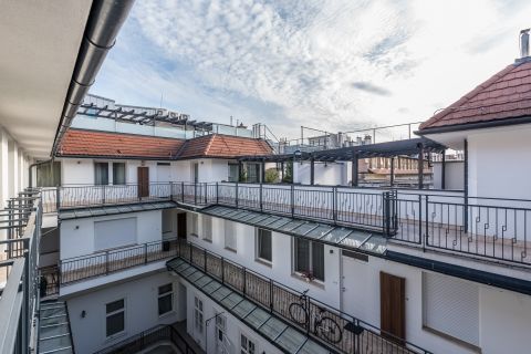 Eladó Lakás 1065 Budapest 6. kerület , Arany János utca 1.