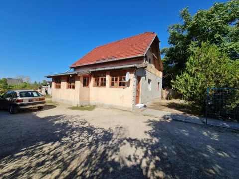 Eladó Ház 2451 Ercsi , Nefelejcs utca és a Május 1. körút kereszteződés