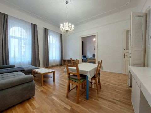 Kiadó Lakás 1055 Budapest 5. kerület TÁGAS, FELÚJÍTOTT NAGYPOLGÁRI LAKÁS SZÉP HÁZBAN