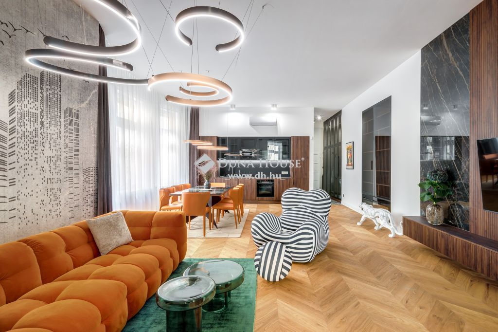 1052 Budapest 5. kerület — 1/30