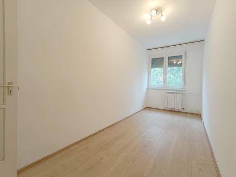 Kiadó Lakás 6000 Kecskemét Batthyány utcán nappali+2 szobás, 2. emeleti, erkélyes lakás