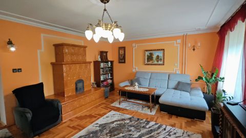 Eladó Ház 6000 Kecskemét Hunyadiváros nyugodt utcája.