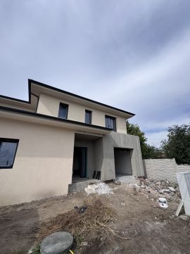 Eladó Ház 2360 Gyál , Gyál központi részén önálló családi ház luxus kivitelben
