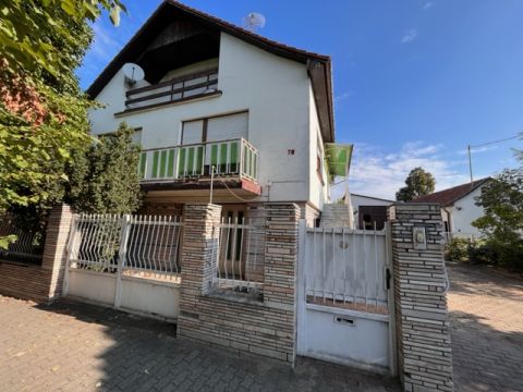Eladó Ház 6230 Soltvadkert , Eladó Soltvadkerten a Bocskai utcában egy 230 nm családiház!