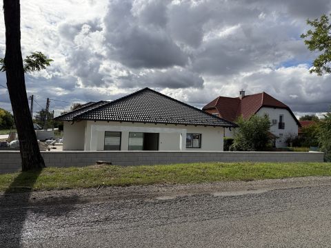 Eladó Ház 2462 Martonvásár , Központhoz közel