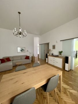Kiadó Lakás 7621 Pécs , Pécs történelmi belvárosában, a Király utca szomszédságában