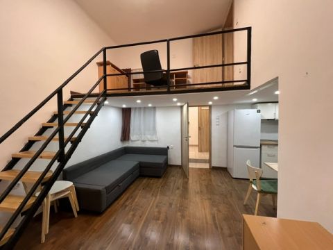 Eladó Lakás 1084 Budapest 8. kerület , Mátyás téren - felújított ritkaság- terasszal