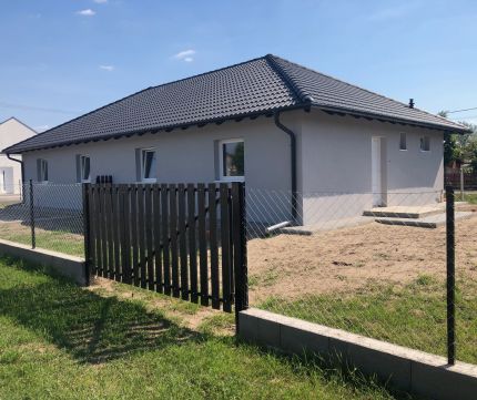 Eladó Ház 2363 Felsőpakony , Új építésű ikerház kedves utcában
