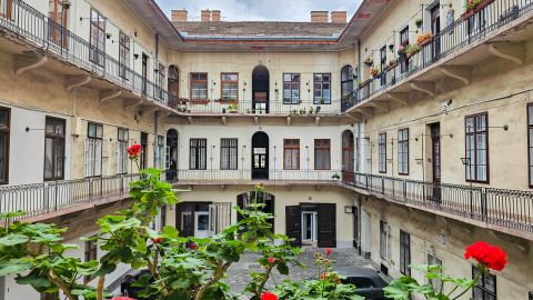 Eladó Lakás 1088 Budapest 8. kerület ASTORIÁNÁL-  2in1 lakás szép, patinás épületben!