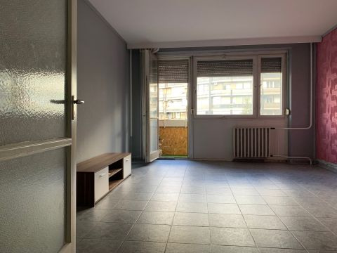 Eladó Lakás 6000 Kecskemét , Erkélyes belvárosi garzon