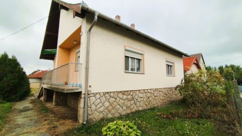 Eladó Ház 9019 Győr , Gyirmót egy nyugodt utcájában