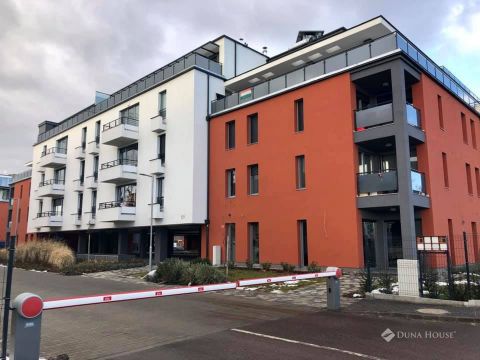 Kiadó Lakás 6000 Kecskemét , Erzsébet lakóparkban nappali+hálós lakás, teremgarázzsal!