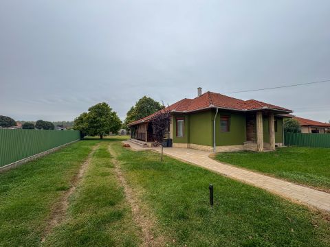 Eladó Ház 2376 Hernád Újszerű családi ház Hernád újabb részén