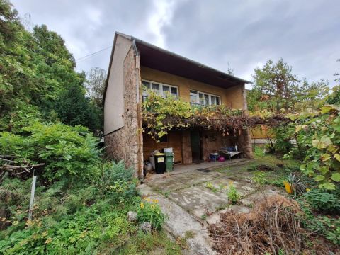 Eladó Ház 2545 Dunaalmás , Lakótelep