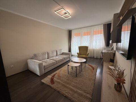 Kiadó Lakás 6000 Kecskemét Kiadó egy bruttó 100 m2-es lakás teljes bútorzattal