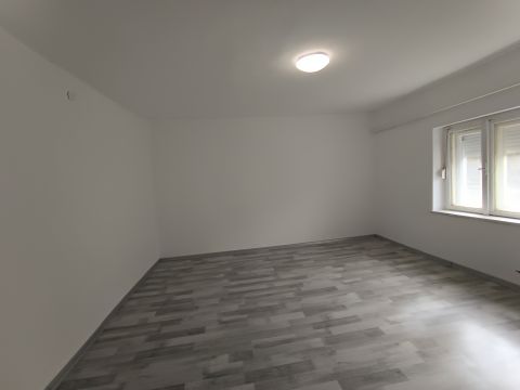 Eladó Ház 5000 Szolnok , Szolnokon kórház közelében 2 szobás ház eladó