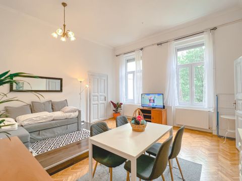 Eladó Lakás 1072 Budapest 7. kerület , Átvehető AIRBNB Engedéllyel
