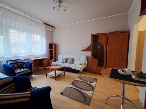 Eladó Lakás 4025 Debrecen Salétrom utcán belső udvarra tekintő garzon lakás
