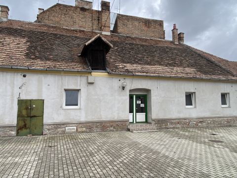 Eladó Iroda 9400 Sopron KIVÁLÓ HELYEN, SOKOLDALÚ INGATLAN SOPRONBAN!