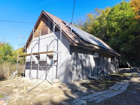 Eladó Ház 7063 Szárazd , Erdő ölelésében