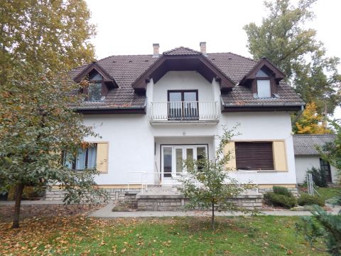 Eladó Ház 8600 Siófok Ezüstparton, 844 m2 hangulatos, önálló telken lakóház eladó!