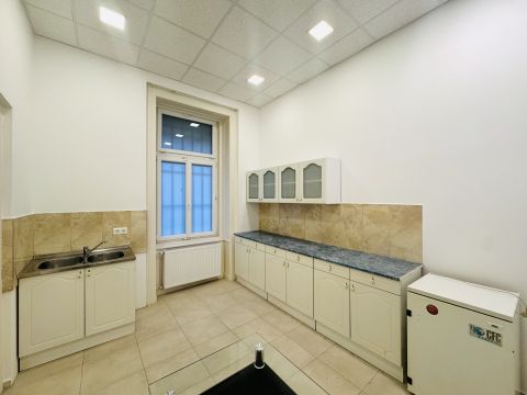 Eladó Lakás 1066 Budapest 6. kerület 