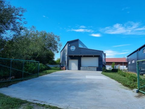 Eladó Ipari 2083 Solymár 